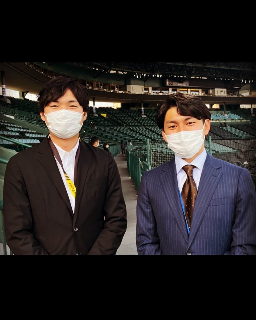 山本大貴さんのインスタグラム写真 - (山本大貴Instagram)「. 昨日は甲子園でベンチリポートでした！  タイガース今季初の3連勝🐯 ヒーローインタビューも担当できました〜👍  そして！ついに！ 山本大喜(本名:山本大貴)アナに会えました！  同姓同名&同い年&関西出身&梅干し苦手 共通点が多すぎる…運命や…  #山本大貴 #ややこしいから芸名にしたそうです #申し訳ない笑 #とりあえず #タイガース3連勝 #素晴らしい」4月29日 15時35分 - daiki_yamamoto_ktv