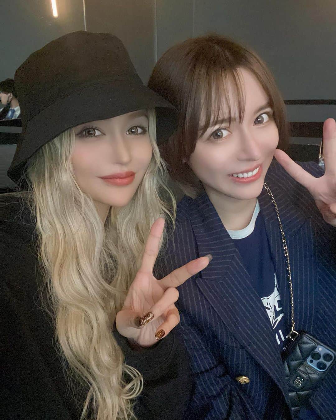 のいちゃんのインスタグラム：「🌸ご報告🌸 この度、1年10ヶ月勤めさせていただいたランスで 5/6からマネージャーに就任させていただく 運びとなりました♡♡♡ . 初めてエースグループに面接に来た時に 綾田社長と松下副社長、のあ社長に 社長室へ案内していただき色々なお話をしていただき、させていただいたところ、綾田社長が、私に 『将来的に、エースグループでマネージャーの仕事をしてみないか。ただそのためにはそれに相応しい仕事をしてほしい。社長はずっと見てるからね😊』と、 面接その日にお話ししてくれました。 . それから私の、私なりの仕事の仕方を ずっと社長は見ていてくれてたんだと思います。 そして今回綾田社長、のあ社長からマネージャー就任というお話をいただくことができました。 . それもこれも、ずっと見守ってくれてた綾田社長、 のあ社長、副社長、黒服の皆さん、仲良く切磋琢磨してお仕事をしてくれたキャストのみんな、そして応援してくれたお客様方のおかげだと思っています。 . これからマネージャーののいとして頑張っていくので、 優しく見守っていただけたらと思います。 みんなが認める素敵なマネージャーになれるように日々成長していきたいと思っています🫡🌱 . お席にはこれからどこでもご挨拶が可能になるので 気兼ねなく声かけてくれたら嬉しいです♥️♥️♥️ . 写真は、のあ社長とそのお話をした時に 思い出になる写真撮っとこ😽 って2人で撮ったやつです。 この報告ができる時のために載せないでいました🤣🤣 . . . #afactory #進撃のノア @shingeki_noa  #綾田社長 @takeshiayata  #松下副社長 @kenmatsushitaafactory  @mutty620  #vantyme#2022#travel#summer#diet#sea#beauty#整形#豊胸#makeup#川越#沖縄#大阪#北新地#ミナミ#東京#新宿#歌舞伎町#博多#錦#キャバ嬢#シーシャ#のいちゃん#ランスタグラム」