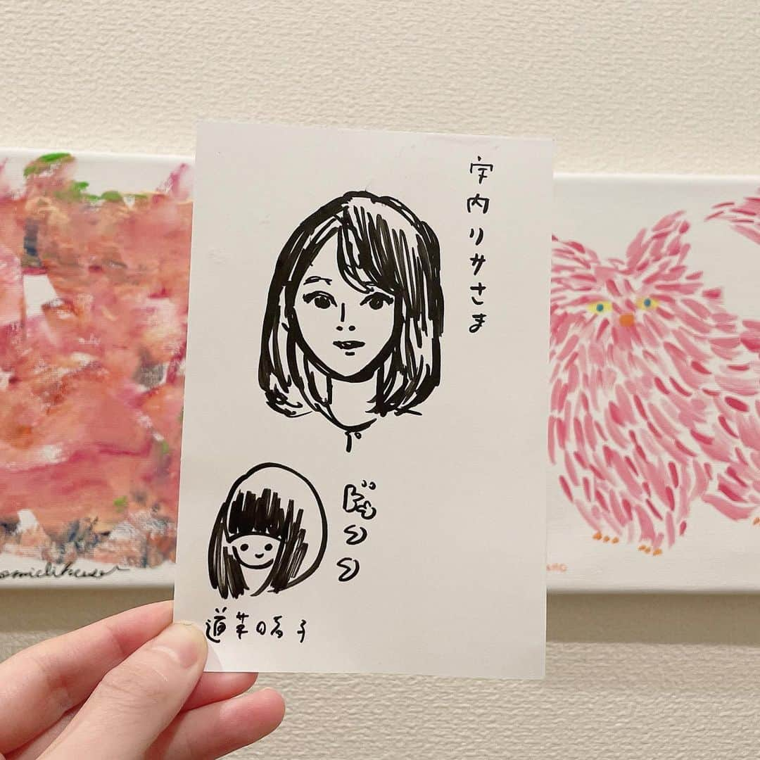 宇内梨沙さんのインスタグラム写真 - (宇内梨沙Instagram)「『みちまほ展』 道草晴子さんとしまおまほさんの二人展  初日に行ってきました✨ ということで即レポ。  全ての作品が可愛くて素敵で 選ぶのにとても時間かかりましたが…  １枚ずつピンクの作品をゲットしました☺️  優しい価格設定だし 作品がたくさんあるうちに… お早めに〜！！  道草さんに似顔絵も描いて頂きました。 嬉しい✨  しまおさん またアトロクで会えるの 楽しみにしてます〜(*´-`)  #写真だと暗くなっちゃったので明度上げてます #作品の色味は実際に訪れて確認してね」4月29日 16時06分 - risaunai