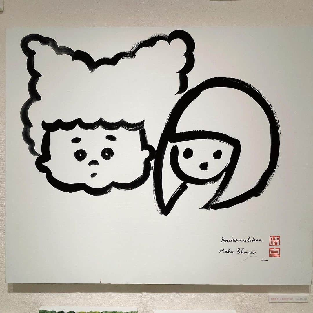 宇内梨沙さんのインスタグラム写真 - (宇内梨沙Instagram)「『みちまほ展』 道草晴子さんとしまおまほさんの二人展  初日に行ってきました✨ ということで即レポ。  全ての作品が可愛くて素敵で 選ぶのにとても時間かかりましたが…  １枚ずつピンクの作品をゲットしました☺️  優しい価格設定だし 作品がたくさんあるうちに… お早めに〜！！  道草さんに似顔絵も描いて頂きました。 嬉しい✨  しまおさん またアトロクで会えるの 楽しみにしてます〜(*´-`)  #写真だと暗くなっちゃったので明度上げてます #作品の色味は実際に訪れて確認してね」4月29日 16時06分 - risaunai