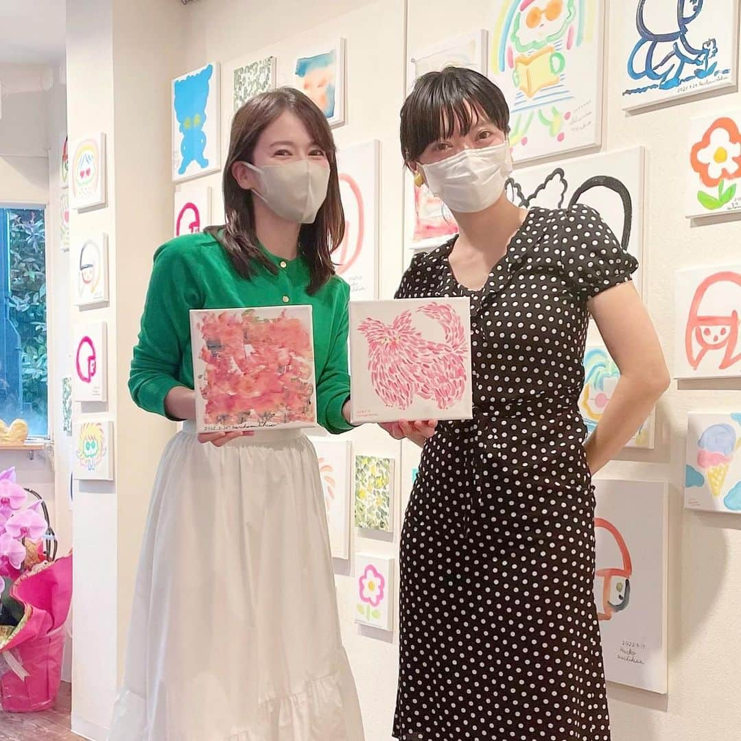 宇内梨沙さんのインスタグラム写真 - (宇内梨沙Instagram)「『みちまほ展』 道草晴子さんとしまおまほさんの二人展  初日に行ってきました✨ ということで即レポ。  全ての作品が可愛くて素敵で 選ぶのにとても時間かかりましたが…  １枚ずつピンクの作品をゲットしました☺️  優しい価格設定だし 作品がたくさんあるうちに… お早めに〜！！  道草さんに似顔絵も描いて頂きました。 嬉しい✨  しまおさん またアトロクで会えるの 楽しみにしてます〜(*´-`)  #写真だと暗くなっちゃったので明度上げてます #作品の色味は実際に訪れて確認してね」4月29日 16時06分 - risaunai