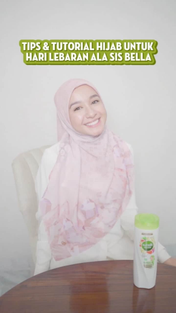 ラウディアシンシアベラのインスタグラム：「السَّلاَمُ عَلَيْكُمْ وَرَحْمَةُ اللهِ وَبَرَكَاتُهُ Hi Sister,  Gimana puasanya?  Bismillah ya, semoga selalu semangat untuk menjalankan ibadah-ibadah di bulan baik ini.   Video kali ini aku dan @sunsilkid akan kasih tips tutorial hijab untuk kita tampil simple, fresh di lebaran nanti」