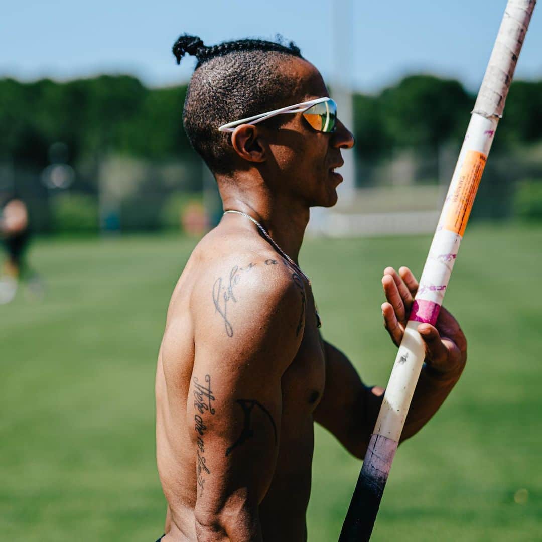 ラファエル・ホルツデッペのインスタグラム：「Two weeks of trainingscamp done ✔️ Had a great time and great training. Two weeks to go until season finally kicks-off 💪🏾👊🏾  @spitzensport_bundeswehr  @lazzweibruecken  @schroeder_fleischwaren  @landessportbund.rlp  @sporthilfe」