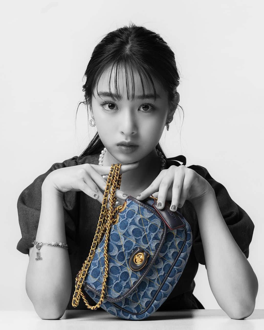 藤岡舞衣のインスタグラム：「Love it 💙✨ @Coach #CoachNY #CoachJapan #藤岡舞衣#デニム #maifujioka#fashion#model#08」