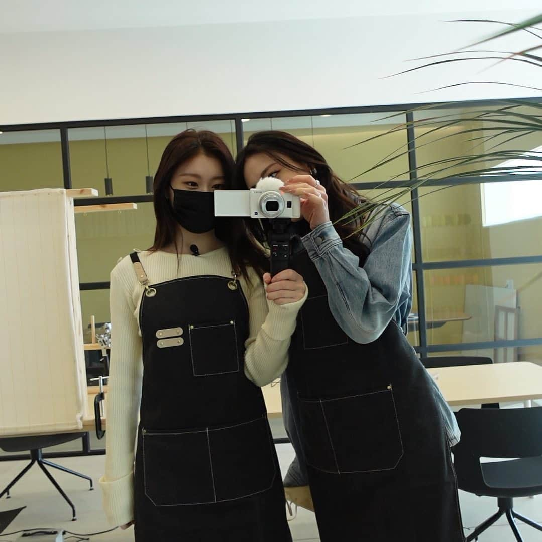 ITZYさんのインスタグラム写真 - (ITZYInstagram)「✨ ITZY V2LOG : Hello 2022 ✨  유채꽃의 V2LOG 사진일기 💗 Sharing a diary of YuChaeFlower's V2LOG 💗  #ITZY #MIDZY #CHAERYEONG #YUNA #V2LOG」4月29日 18時01分 - itzy.all.in.us