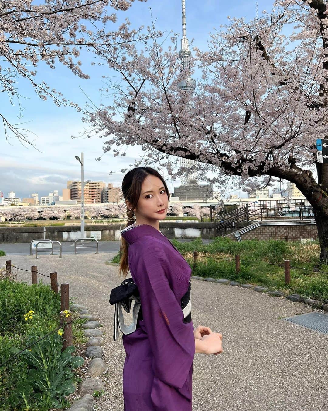 CHIHAさんのインスタグラム写真 - (CHIHAInstagram)「投稿遅くなっちゃった🌸  #kimono #kimonostyle #cherryblossom  #japan #asakusa  📸 @gumpsuzuki  🏋️‍♂️ @tokyorickshaw」4月29日 18時32分 - chiha6170