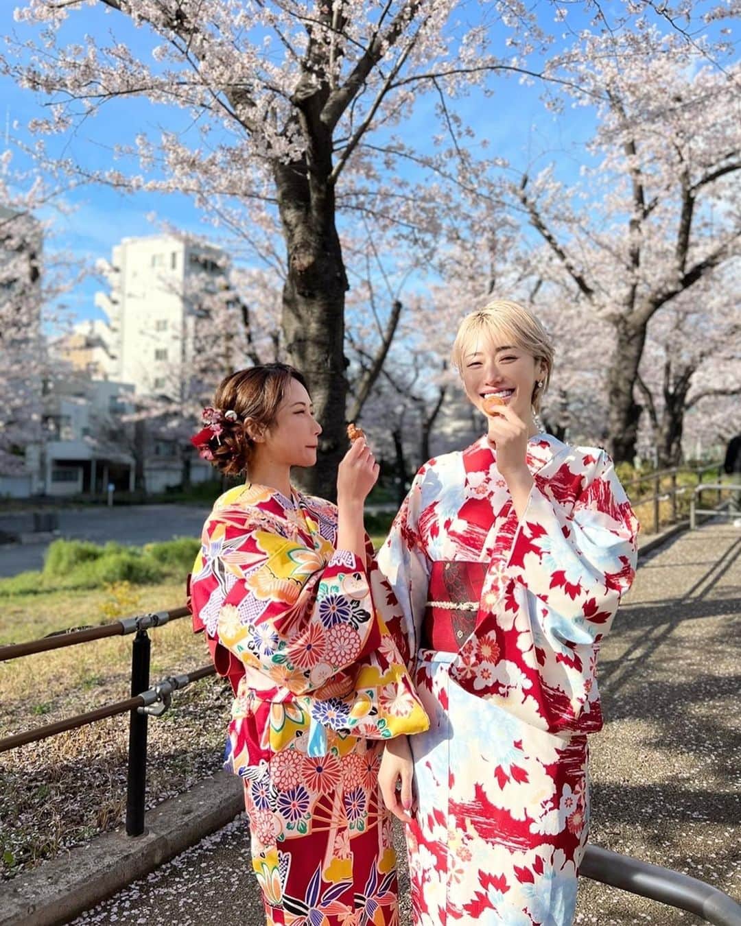 CHIHAさんのインスタグラム写真 - (CHIHAInstagram)「着物でお花見🌸  #kimono #kimonostyle #cherryblossom  #japan #asakusa  📸 @gumpsuzuki  🏋️‍♂️ @tokyorickshaw  👘 @kimonomiyabi with @oc.ym」4月29日 18時36分 - chiha6170