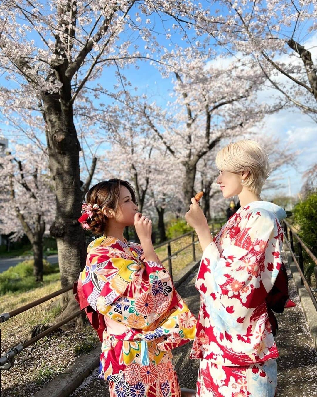 CHIHAさんのインスタグラム写真 - (CHIHAInstagram)「着物でお花見🌸  #kimono #kimonostyle #cherryblossom  #japan #asakusa  📸 @gumpsuzuki  🏋️‍♂️ @tokyorickshaw  👘 @kimonomiyabi with @oc.ym」4月29日 18時36分 - chiha6170