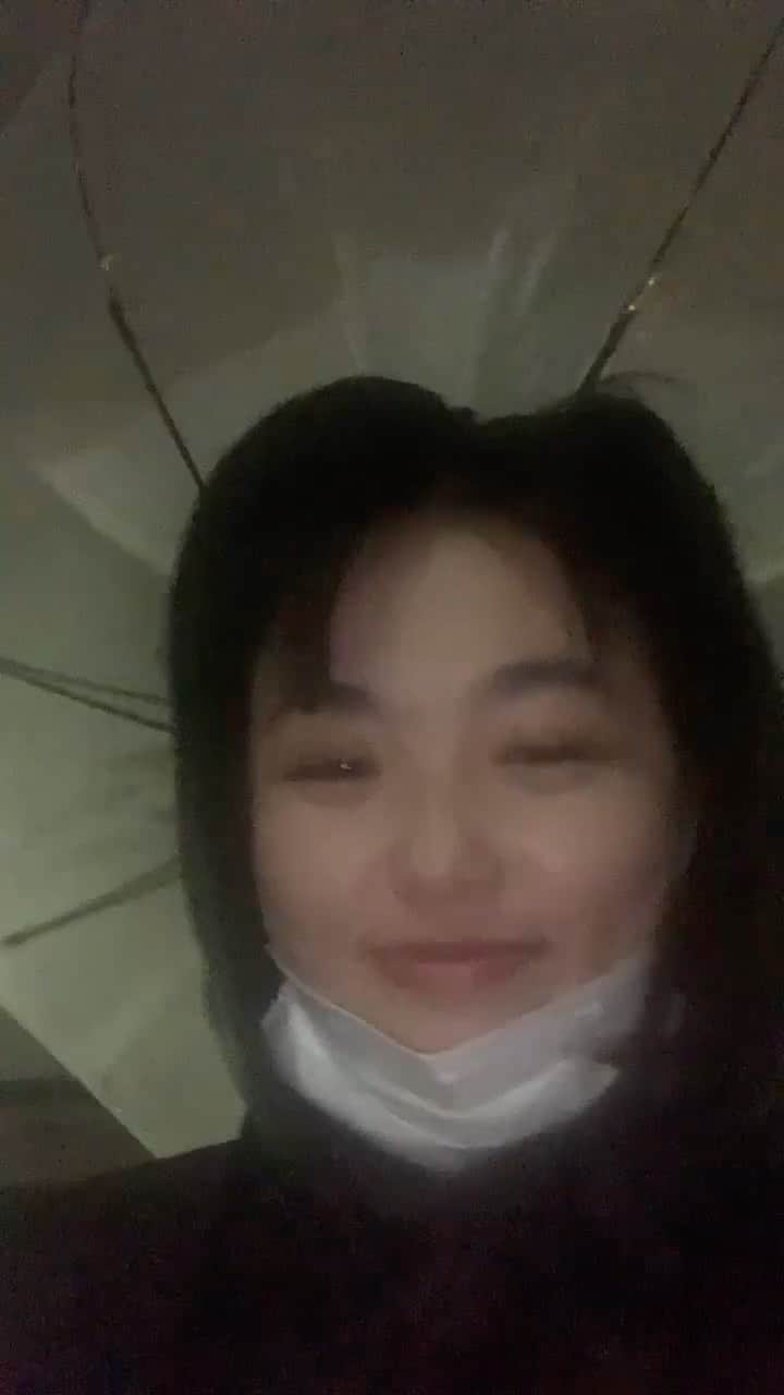 のインスタグラム：「大雨風じゃん」