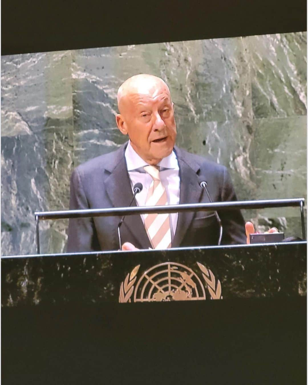 ノーマン・フォスターのインスタグラム：「Yesterday at the United Nations General Assembly in New York advocating the importance of master planning cities and the role of architects ,urbanists and engineers.」