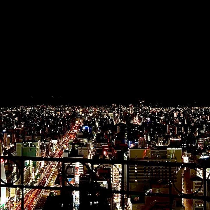 世良公則のインスタグラム：「・・・・・・  夜景  お疲れ様でした  ありがとう大阪  ありがとうカムカムJazzBand   偉大なJazzmenとご一緒できて光栄の一夜でした  ・・・・・・  #世良公則 #masanorisera #japaneseartist #japaneseculture #jazzynight #jazzband #rocknroll」