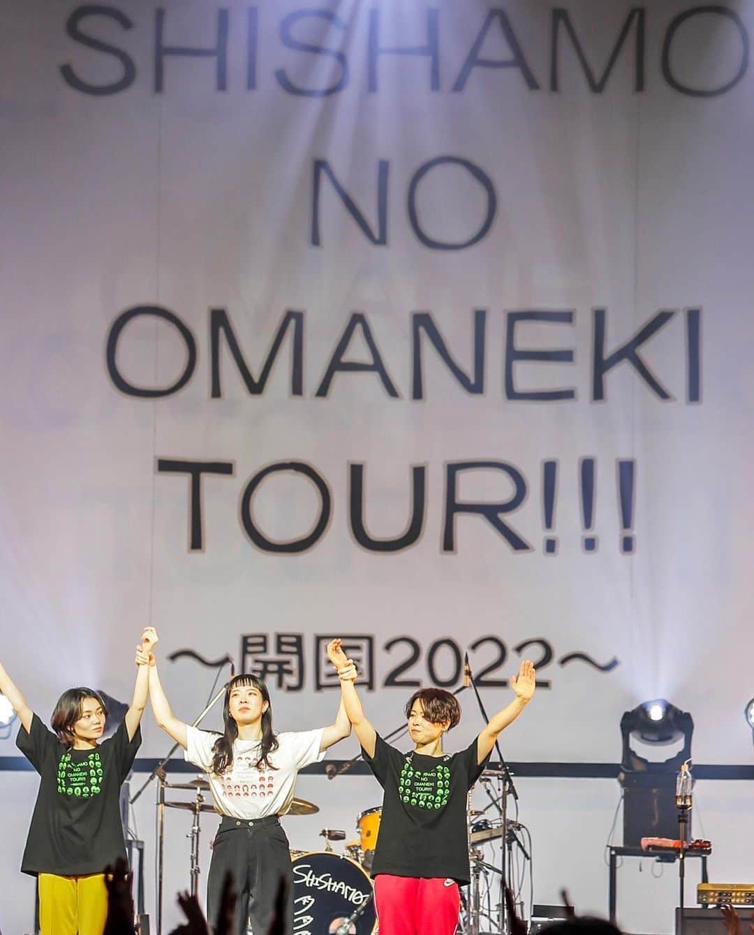 松岡彩のインスタグラム：「4月24日(日) "SHISHAMO NO OMANEKI TOUR!!!〜開国2022〜" Zepp Haneda  ツアーファイナル 最高の一日でした。  photo by: @shiva_eri」