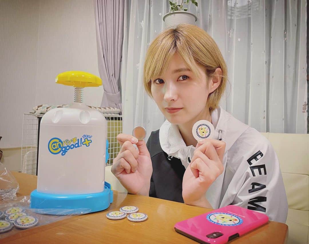 のインスタグラム：「.  出会った子どもたちにプレゼントできるように 缶バッジ作成中です✨(※得意げな顔w)  #女子野球 #女子野球塾 #sunnycatchball #sunnycatchball女子野球塾」