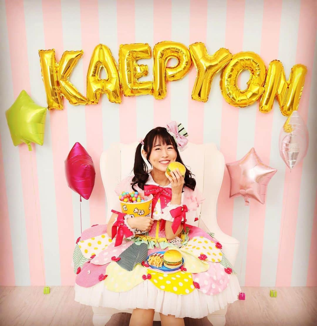 月森楓のインスタグラム：「🌟🎈🍿(⑉> ᴗ <⑉)🍔🎈🌟 #idol #soloidol #japanesegirl #kawaii #lovely #japaneseidol #kaepyon #月森楓 #かえぴょん」