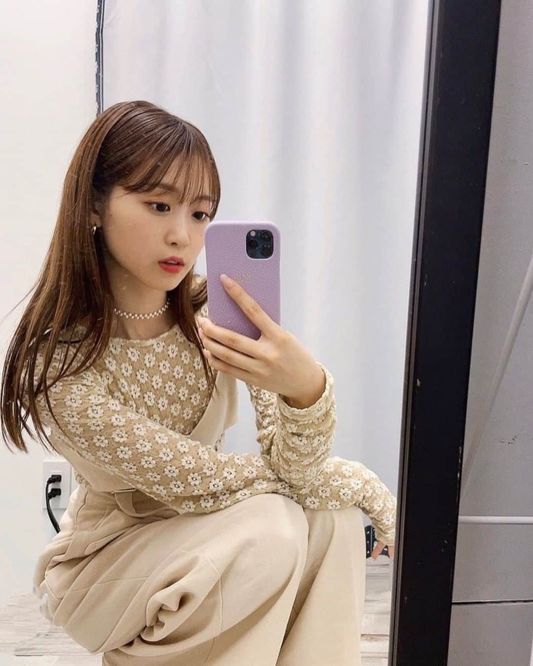 芹澤優のインスタグラム：「・  🌼🌼🌼  昨日の私服  トップス&オールインワン #maisonspecial  サンダル #honeymihoney   2枚目のちょいダサなスリッパ姿可愛いね♡笑  あと最近マイブームのこのiPhoneケース。#maisondesabre ってところのなんだけど、好きな文字入れらるし色も種類豊富でかわいい‼︎‼︎推しのケース作れるよ！笑  私は「YU」って入ってる。自己主張🥰 でも色はラベンダー選んじゃった…笑  #今夜は京都です #猫どもに会いたいよ #はうん」
