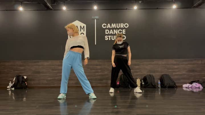 HANAのインスタグラム：「🎧 Boyfriend / @arianagrande @socialhouse  🏠 @camuro_dance_studio  w / @07rinrin30  choreo / me  最近本当に自分を見てるのかなって 思うぐらい似てきてるりんころ🫠🎀💕  ずっとずっとかわいい娘💞💞 大人になったな〜私もおばさんなるよね〜🤟  いつもみんなありがとう🔥❤️ 来週は @camuro_dance_studio のみレッスンあります🙋🏼‍♀️♡ みんな踊りに来てねっ🫶」