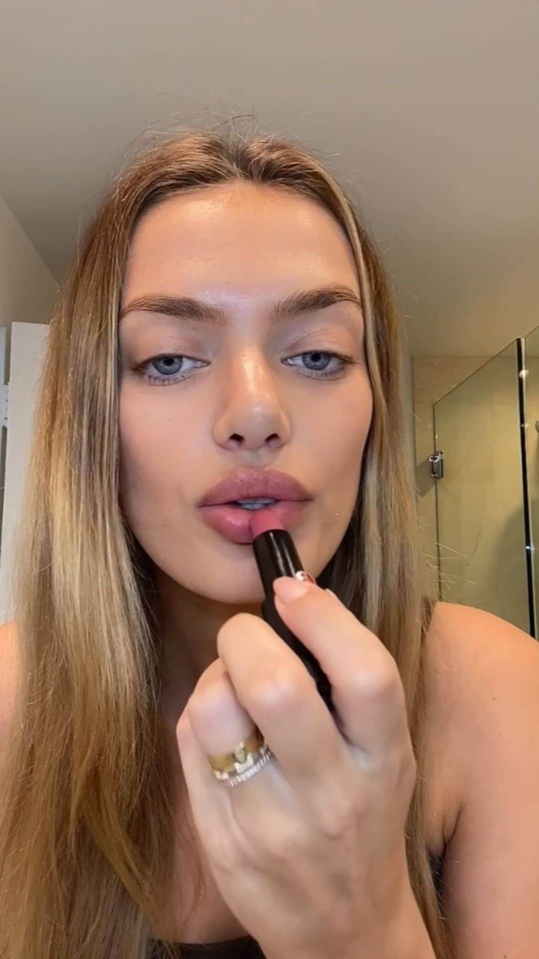 ブレッヒェ・ハイネンのインスタグラム：「How I really get ready. who else wears the same thing everyday? 🙋🏼‍♀️」