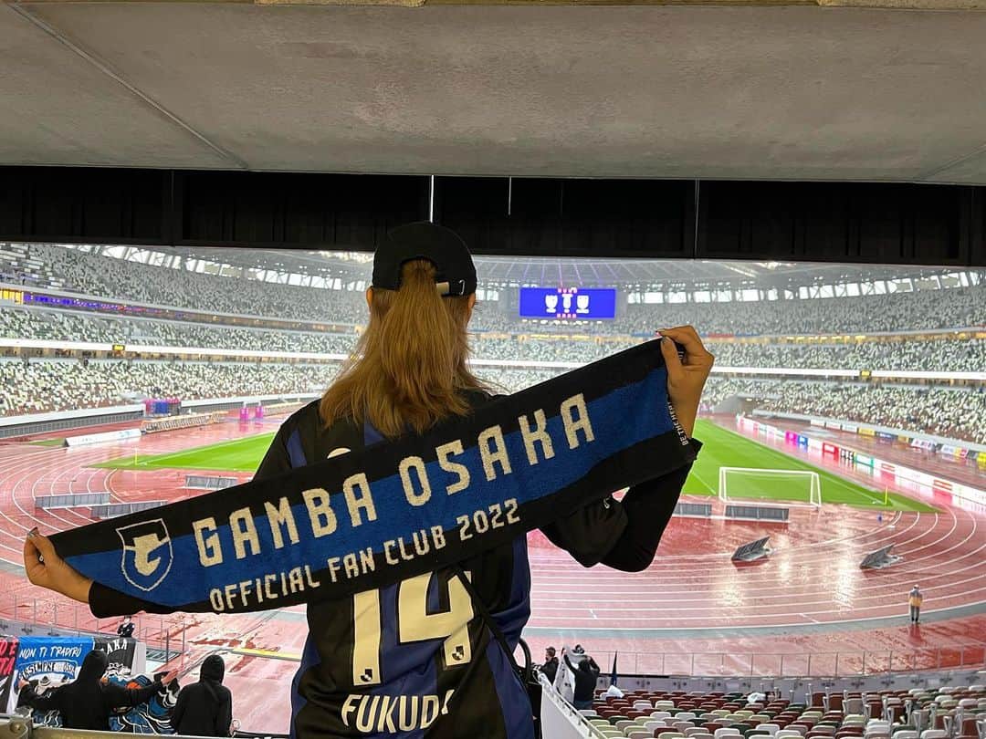 矢代梢のインスタグラム：「お初の国立競技場🏟 ガンバサポーターたくさん集まって雰囲気最高だった👏 だからこそ勝ちたかったなぁ🥲 #ガンバ大阪 #jリーグ #サッカー #国立競技場」
