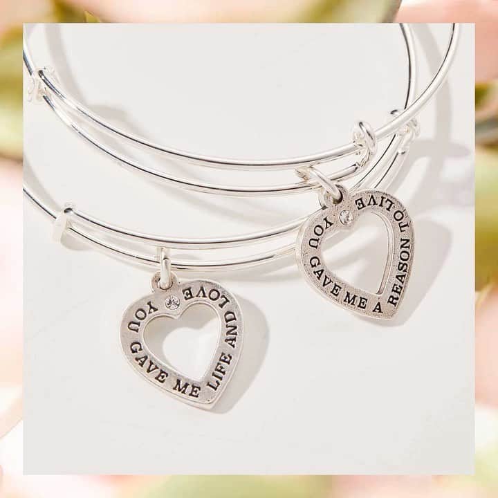のインスタグラム：「Haven't gotten a Mother's Day gift yet? Don’t stress, we got all your gifting needs covered.   Order by tonight (4/29) with standard shipping to receive in time for May 8th!  . . . #alexandani #howwemom #giftsformom」
