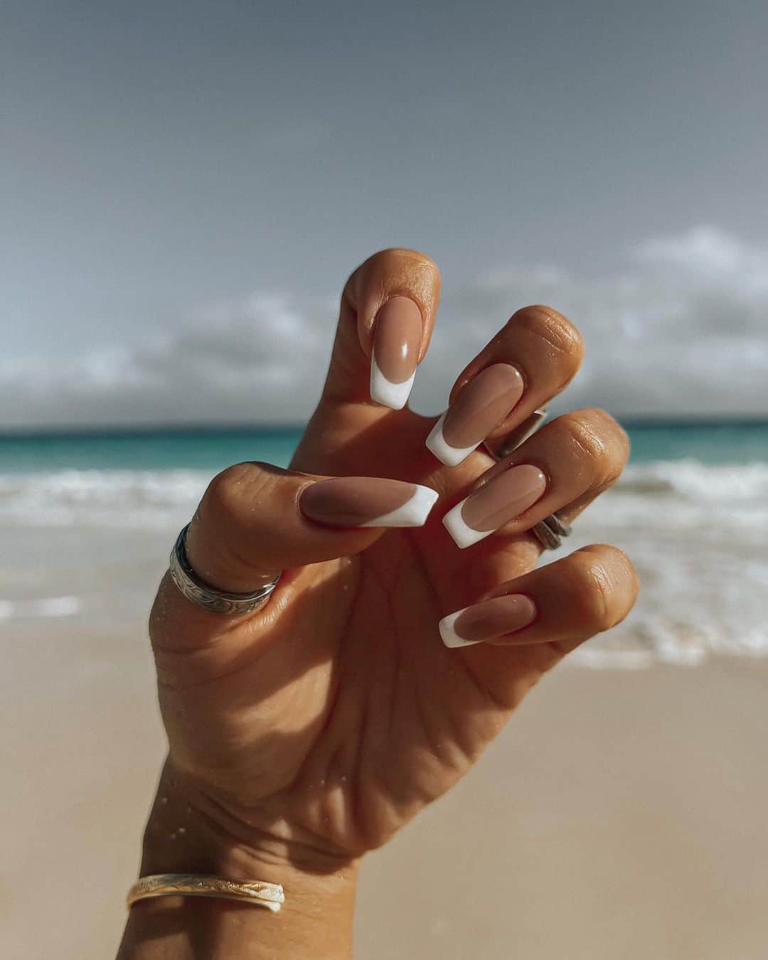 のインスタグラム：「𝗠𝘆 𝗻𝗮𝗶𝗹𝘀 𝗻𝗼𝘄 足🦶🏿とおそろいの王道フレンチ🤍 めっちゃお気に入り!! ・ 宮古島旅行前にやってもろたよ✨ ・ ・ ・ Nail: @lieu_plie  Nailist: @nanae_kanaloanail  ・ ・ ・ #nails  #newnails  #frenchnails  #hawaiianjewelry  #iriebeach  #beachmood  #ネイルデザイン  #ネイル  #外国人風ネイル  #海外ファッション  #海外スタイル  #海外ネイル  #フレンチネイル  #シンプルネイルデザイン  #大阪ネイル  #心斎橋ネイル  #大人かわいいネイル  #手元コーデ  #手元くら部  #ラテ肌ガール  #ビーチガール  #夏好き  #海好き女子」