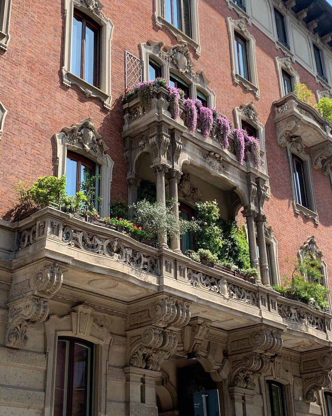 マチルダ・タントットのインスタグラム：「Ciao Milano」