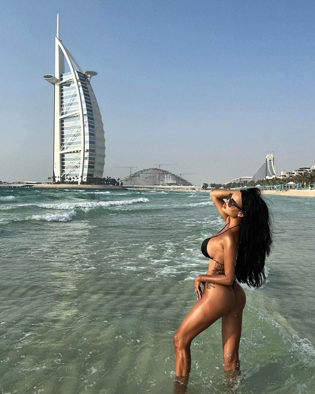 Nita Kuzminaのインスタグラム：「Отдых явно мне к лицу.. 🙌🏼 Остаюсь здесь на майские! 😈」
