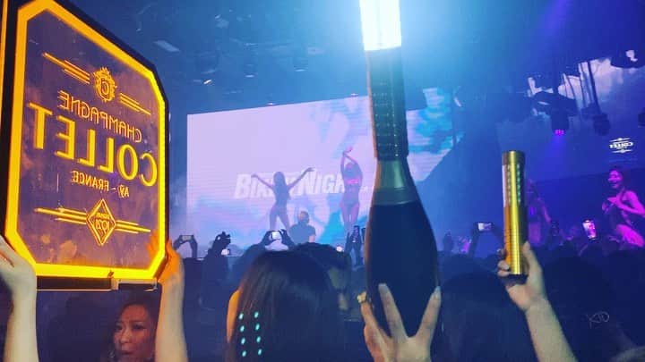 CYBERJAPAN Staffのインスタグラム：「久しぶりにバブリーという言葉使いたくなる光景です✨🍾✨ #bikininight @seloctagontokyo_official   #CYBERJAPAN #サイバージャパン」
