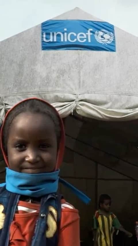 のインスタグラム：「If you’ve ever been vaccinated, YOU are one of the reasons why the next generation is safe. On my many trips around the world with @unicef, I have seen first hand the positive impact of immunisation. It has helped achieve a #LongLifeForAll.   History is filled with triumphs over various deadly diseases thanks to amazing doctors, medical researchers and technicians.  But it's also because of every single person who stood up to vaccinate themselves and their children against these diseases.  For every like, share or comment on this post, my @unicef partners will unlock $1 for their lifesaving vaccine programmes up to $10M.  So share this post as wide as you can and help UNICEF in achieving their goal, #LongLifeForAll 💙」