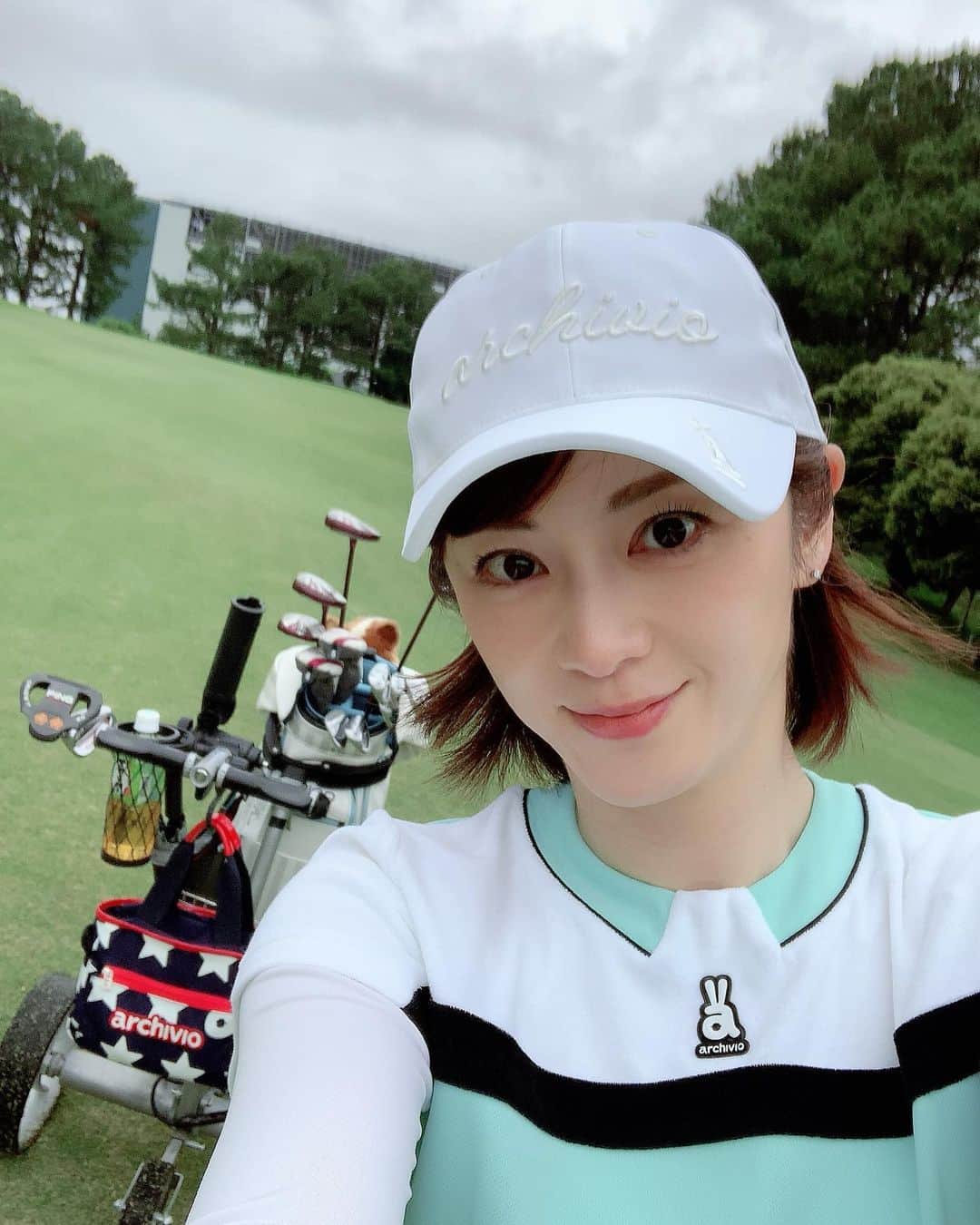 のインスタグラム：「GW初日のゴルフ⛳️ 朝スタートが6時台だったからたいして雨にも降られず快適なラウンド😊 @archivio.official_online の ミントグリーンのウエアが爽やかで可愛かった💕 #gwゴルフ #太平洋クラブ八千代コース #楽しいゴルフ #原史奈 #ゴルフ #ゴルフレッスン #ゴルフ女子 #ゴルフ大好き #golf #ゴルフウエア #ゴルフコーデ #ゴルフグッズ #ゴルフ動画 #ping #ピン #ping女子 #gle2 #g410 #even #archivio #アルチビオ #cuartounited #instagolf」