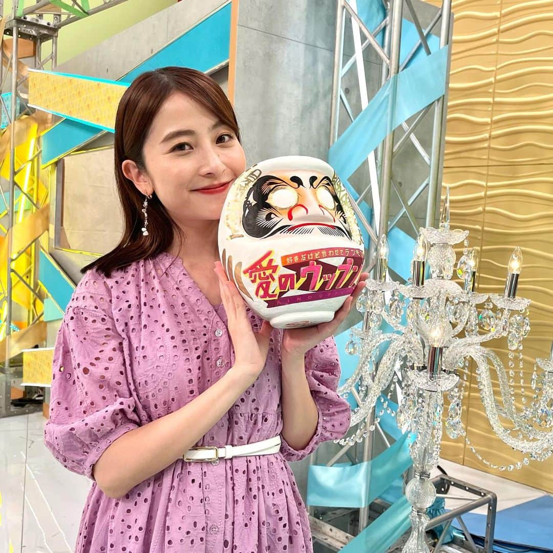 日比麻音子のインスタグラム：「好きだけど言わせてランキング 愛のウップン！  好評につき、ゴールデン第2弾👏 今夜7時からです🧚‍♂️  今回もMC務めました。 収録を無事終えてホッとしてる日比と、 高崎名物番組オリジナルだるまと。  #愛のウップン #TBS」