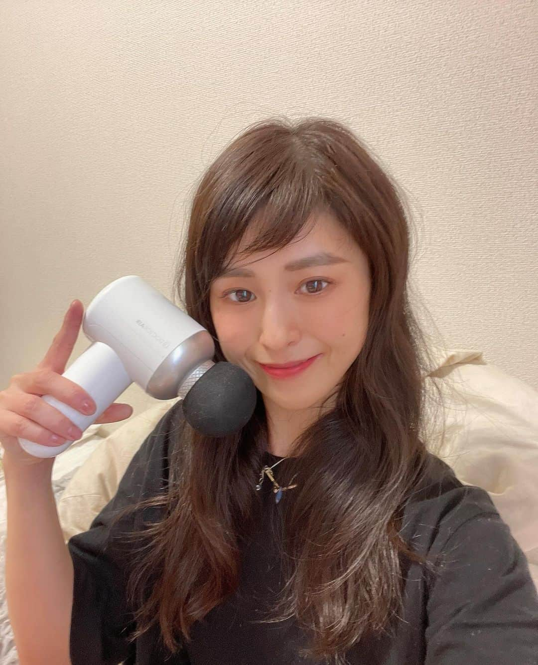 齋藤優紀さんのインスタグラム写真 - (齋藤優紀Instagram)「@doctorair_official  ドクターエアのリカバリーガンで、トレ後の体を癒してます🧸💕  1分間に最大3,500回の振動で、パワフル✨ いつでもどこでも簡単にリカバリーケアが出来ます✨ 私は良く肩に当ててます😃 4種類のアタッチメントがあるから、いろんな部位に使えます🥰  #PR #プロモーション #doctorair_official  #リカバリーガン #リカバリーケア 　@doctorair_official」4月30日 11時26分 - yuki_fit0828