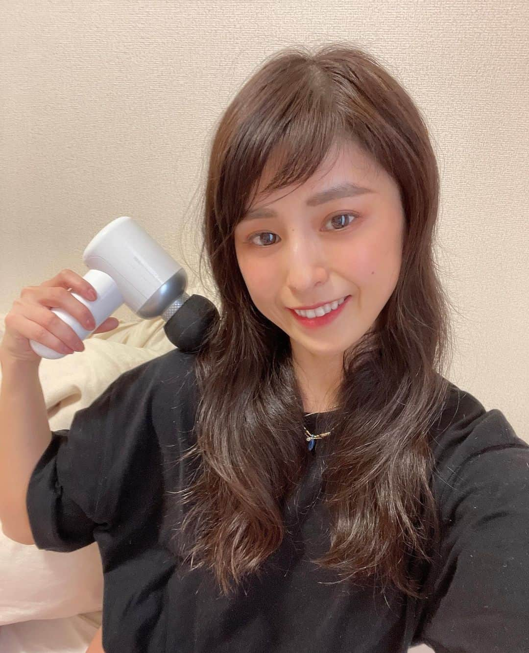 齋藤優紀さんのインスタグラム写真 - (齋藤優紀Instagram)「@doctorair_official  ドクターエアのリカバリーガンで、トレ後の体を癒してます🧸💕  1分間に最大3,500回の振動で、パワフル✨ いつでもどこでも簡単にリカバリーケアが出来ます✨ 私は良く肩に当ててます😃 4種類のアタッチメントがあるから、いろんな部位に使えます🥰  #PR #プロモーション #doctorair_official  #リカバリーガン #リカバリーケア 　@doctorair_official」4月30日 11時26分 - yuki_fit0828