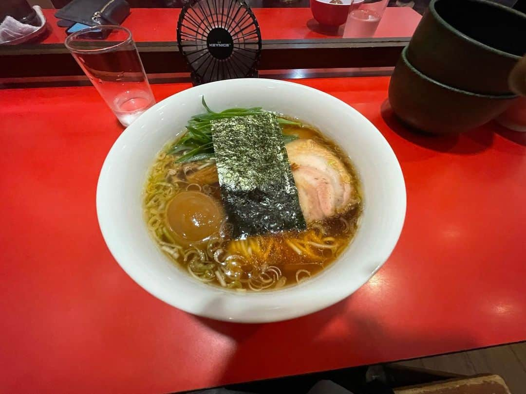 森公美子さんのインスタグラム写真 - (森公美子Instagram)「カドヤ食堂！ つけ麺が来る前に、先ずは中華そば、、  中華そばに集中し過ぎて、 写真撮り忘れると言う失態‼️  つけ麺も豚丼も最高‼️  何しろ麺が美味しい  マネージャーNと半物づつだったけど  一人で行けたな！」4月30日 17時29分 - kumikomorimori