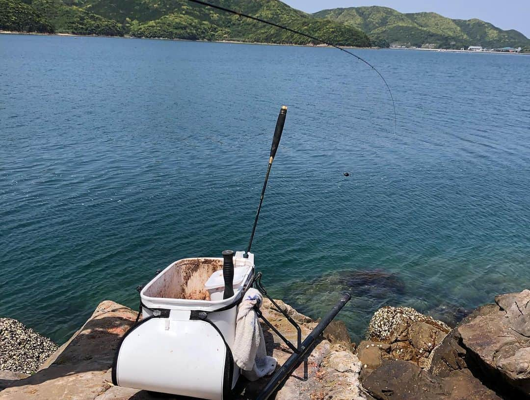 和田 一浩さんのインスタグラム写真 - (和田 一浩Instagram)「五島市福江島釣行に行ってきました。五島うどんめっちゃ美味しい！石鯛釣り名人の橋本さんにも出会えました。玉之浦湾のドローンの景色も最高！釣果は釣り人チャンネルで観てください。放送開始日はまたアップします。 #五島市福江島　#五島うどん　#玉之浦湾　#石鯛　#磯釣り　#ドローン　#釣り人　#和田一浩」4月30日 12時07分 - wadakazuhiro