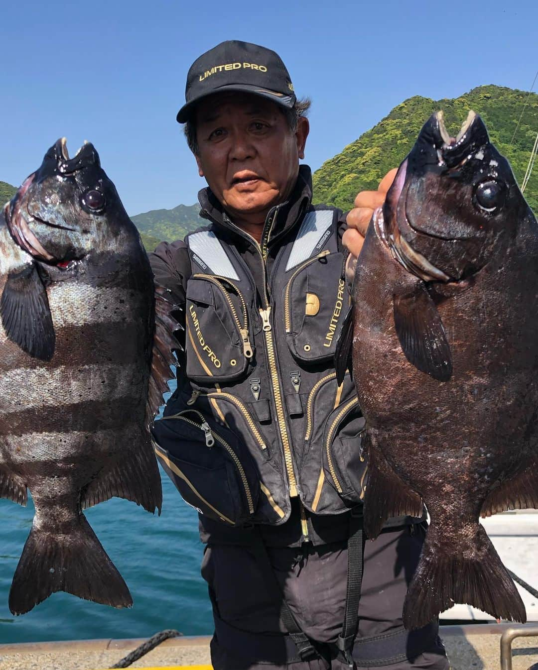 和田 一浩さんのインスタグラム写真 - (和田 一浩Instagram)「五島市福江島釣行に行ってきました。五島うどんめっちゃ美味しい！石鯛釣り名人の橋本さんにも出会えました。玉之浦湾のドローンの景色も最高！釣果は釣り人チャンネルで観てください。放送開始日はまたアップします。 #五島市福江島　#五島うどん　#玉之浦湾　#石鯛　#磯釣り　#ドローン　#釣り人　#和田一浩」4月30日 12時07分 - wadakazuhiro