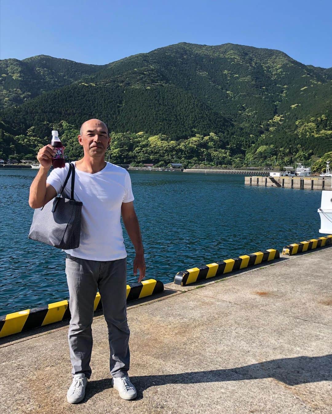 和田 一浩さんのインスタグラム写真 - (和田 一浩Instagram)「五島市福江島釣行に行ってきました。五島うどんめっちゃ美味しい！石鯛釣り名人の橋本さんにも出会えました。玉之浦湾のドローンの景色も最高！釣果は釣り人チャンネルで観てください。放送開始日はまたアップします。 #五島市福江島　#五島うどん　#玉之浦湾　#石鯛　#磯釣り　#ドローン　#釣り人　#和田一浩」4月30日 12時07分 - wadakazuhiro
