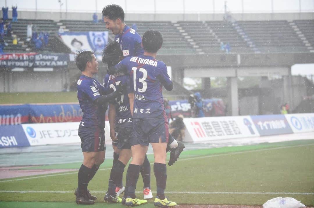 安藤由翔のインスタグラム：「悪天候の中応援ありがとうございました！ まだまだ修正しないといけないところはたくさんありますが、やっとホームで勝ててよかったです！ まだまだここから、もっとたくさんの方に応援してもらえるよう、スタジアムに来てもらえるように頑張ります！！🔥」