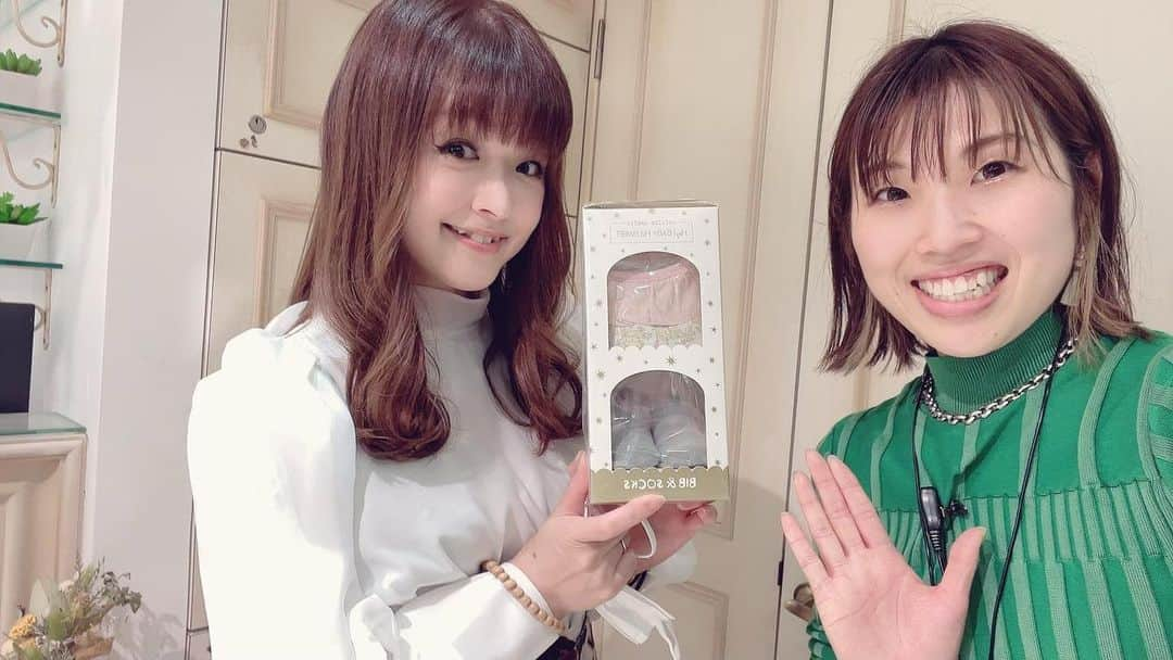 鈴木理沙さんのインスタグラム写真 - (鈴木理沙Instagram)「先日10ヶ月振りに✨ 出産してからは初めての✨ ヘアサロン『FORTE表参道店』へ行ってきました💕  ちづるさんに久しぶりにお願いしました〜💇‍♀️💓  ちづるさんから❣️ ベビちゃんにサプライズプレゼント🎁✨を戴きました😍💕 可愛い〜スタイ＆靴下💓  ちづるさぁーん❤️ ありがとうございます🙇‍♀️✨  #FORTE #ヘアサロン #表参道 #炭酸ヘッドスパ #プラチナトリートメント #カットカラー #マッサージが気持ち良過ぎた〜😍 #ちづるさん #温かいお心遣いありがとうございます😭💕」4月30日 12時39分 - risasuzuki0929