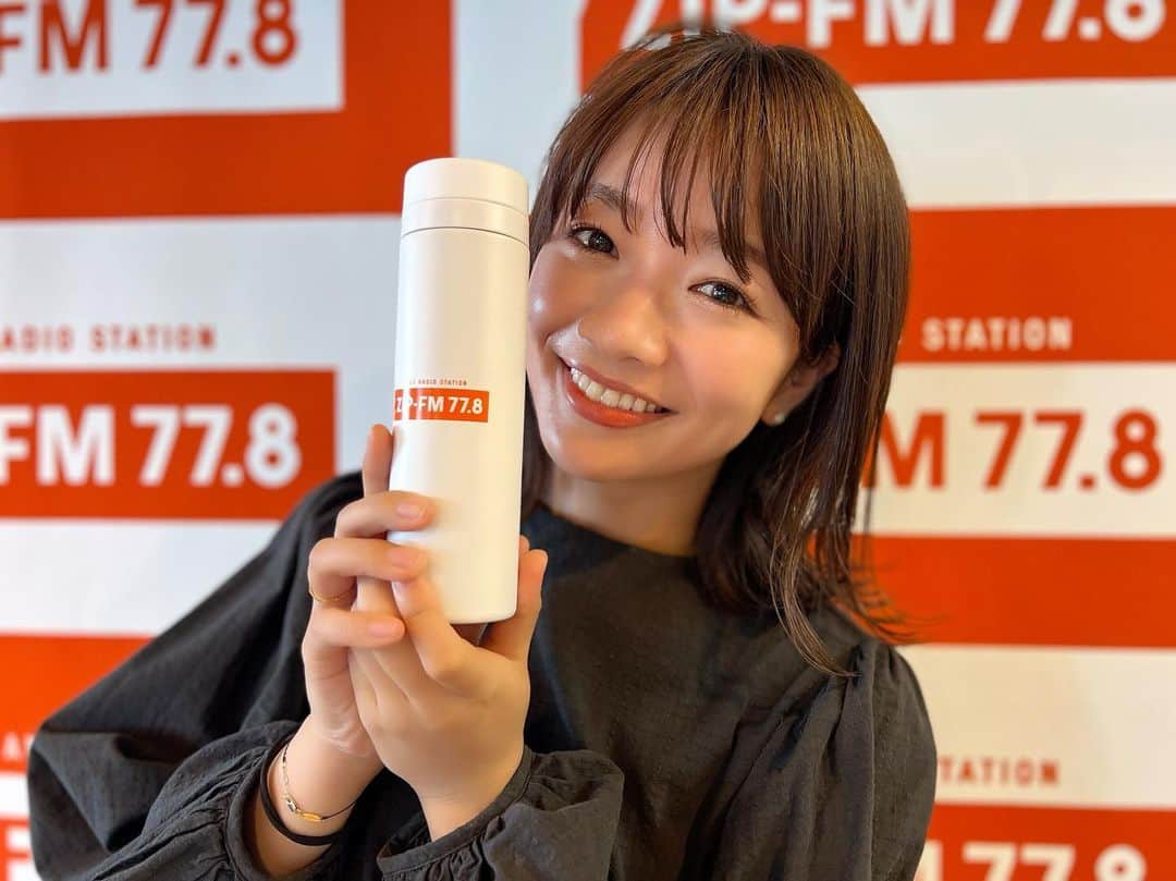 のインスタグラム：「今日も13時から ZIP-FM『FUNNY PUPPY』 始まるよ〜🙌✨  5月8日までのZIP-FMは 『MAKE YOUR DAY』を実施中💐 期間中、ZIP-FMの公式インスタを フォロー&「MAKE YOUR DAY」の投稿にいいね👍 して頂くと、抽選で20名様に 【ZIP-FM オリジナルスリムサーモステンレスボトル】を プレゼントするよー🎁  @zipfm77.8   今日もよろしくね〜🫡💕  #zipfm #radio #プレゼント #ステンレスボトル」