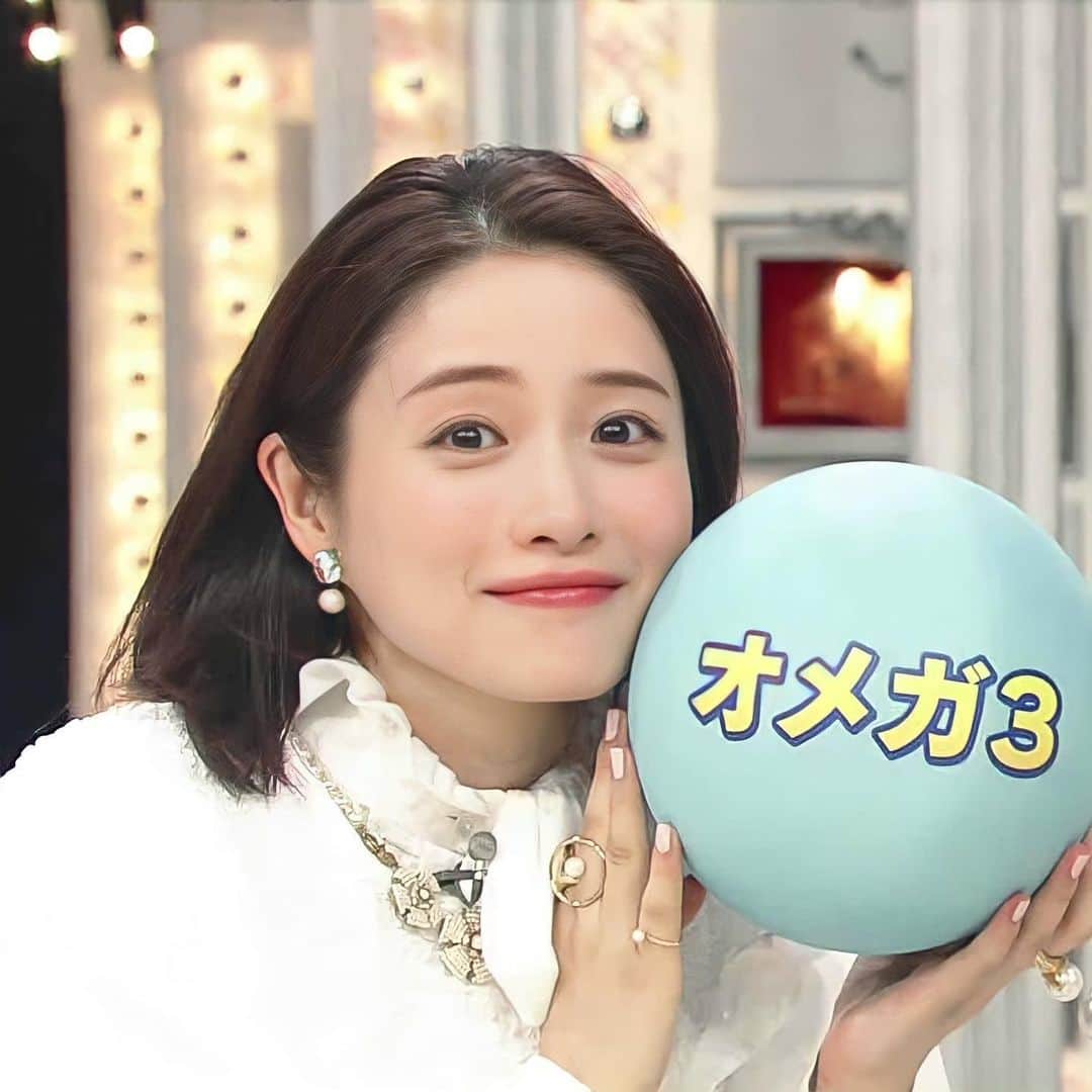 のインスタグラム：「あしたが変わるトリセツショー集です！全部可愛すぎる！ #石原さとみ さん #あしたが変わるトリセツショー  #トリセツショー #前髪なし #ボブ #ヘアアレンジ #自撮り #笑顔 #可愛い」
