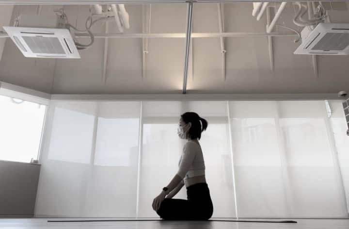 ウォン・ジナのインスタグラム：「요가 2개월차! 아쉬탕가 열심히 배우는중🧘🏻‍♀️ 이렇게 재밌을 줄이야🙊」