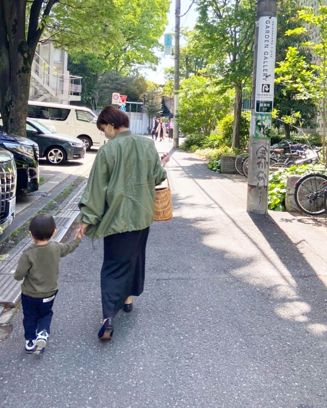 安田美沙子さんのインスタグラム写真 - (安田美沙子Instagram)「はじまりましたG.W。  家族とゆるっと代官山へ、 絵本を買いに行きました。  幼稚園で発表する予定があるので、多めに買って、息子にえらんでもらおう。  パンどろぼうシリーズ🍞  最後の写真は家族ぐるみで 行った赤塚の焼肉。 大将も、お肉も、さいこう🤍  晴れてよかった☀️  #gw #tsutaya #shopping #lunch #パンの本買ってパン食べる　#どんだけ #焼肉　#代官山」4月30日 15時46分 - yasuda_misako