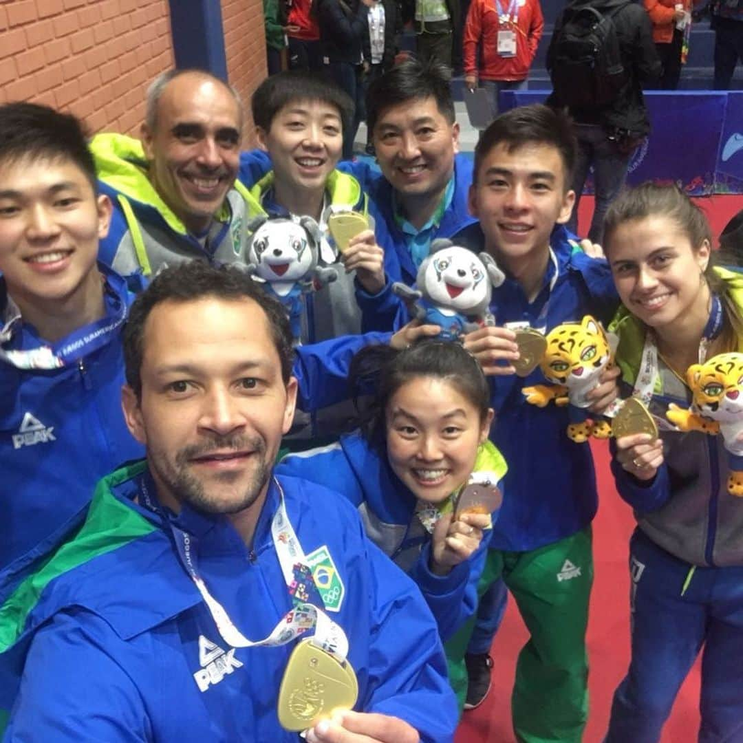 リン・グイさんのインスタグラム写真 - (リン・グイInstagram)「Happy world table tennis day!  🏓️🇧🇷🤜🏻🤛🏻 #tenisdemesa #tabletennisday #saudades #timebrasil」4月6日 23時38分 - lin_gui