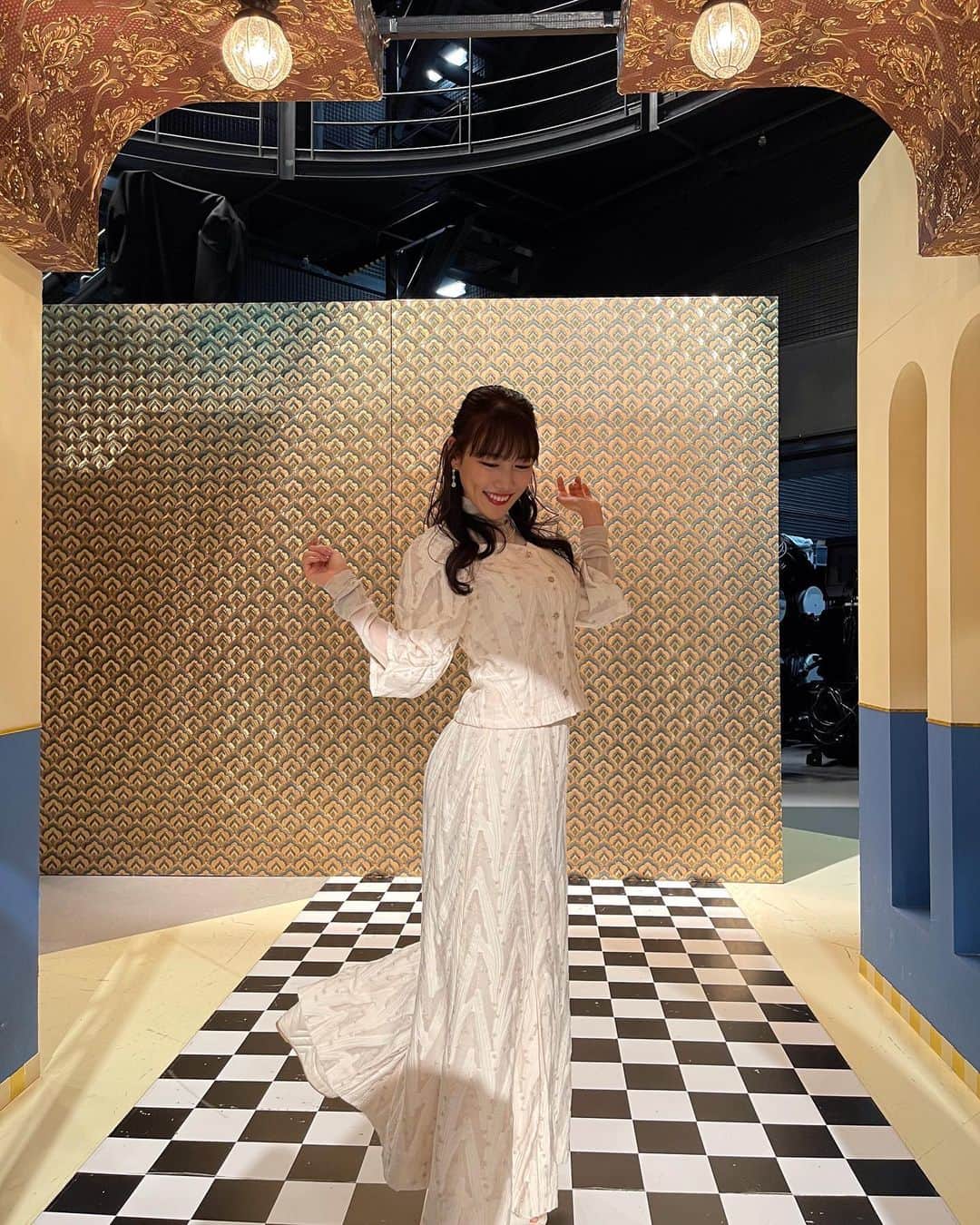 高城れにさんのインスタグラム写真 - (高城れにInstagram)「さんま御殿のお衣装👗  #日本テレビ #踊る #さんま御殿」4月7日 0時03分 - takagireni_official