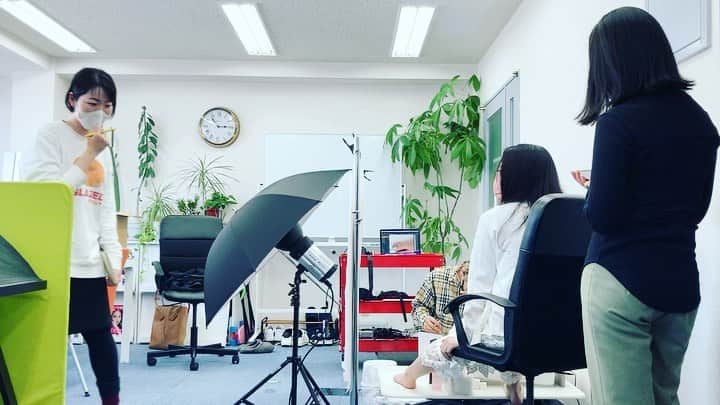 宇田川大輔のインスタグラム：「本日の職場2。#photooftheday #NAILVENUS #nailshooting #ネイル撮影 #ペディキュア撮影 #ペディキュア特集」