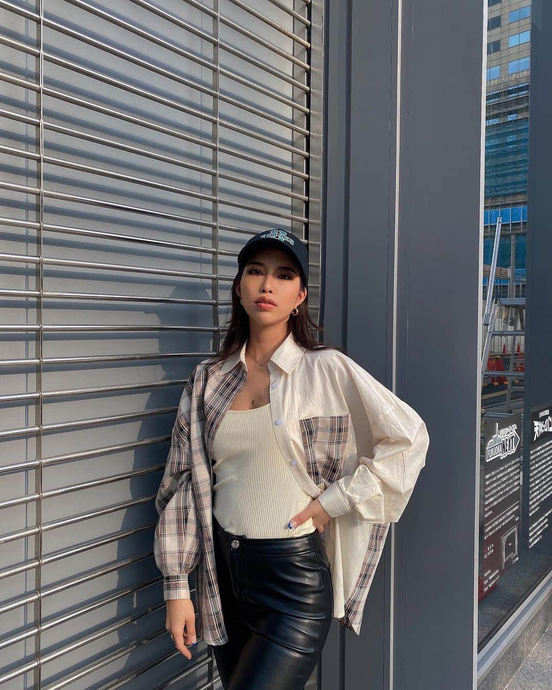 平木亜実のインスタグラム：「これからの時期大活躍の シャツは何枚あっても 使えるよね〜😘 . #egoist #エゴスナップ #egoist_staff #エゴイスト #コーデ #egoist #海外ファッション#海外コーデ#春コーデ#チェックシャツ」