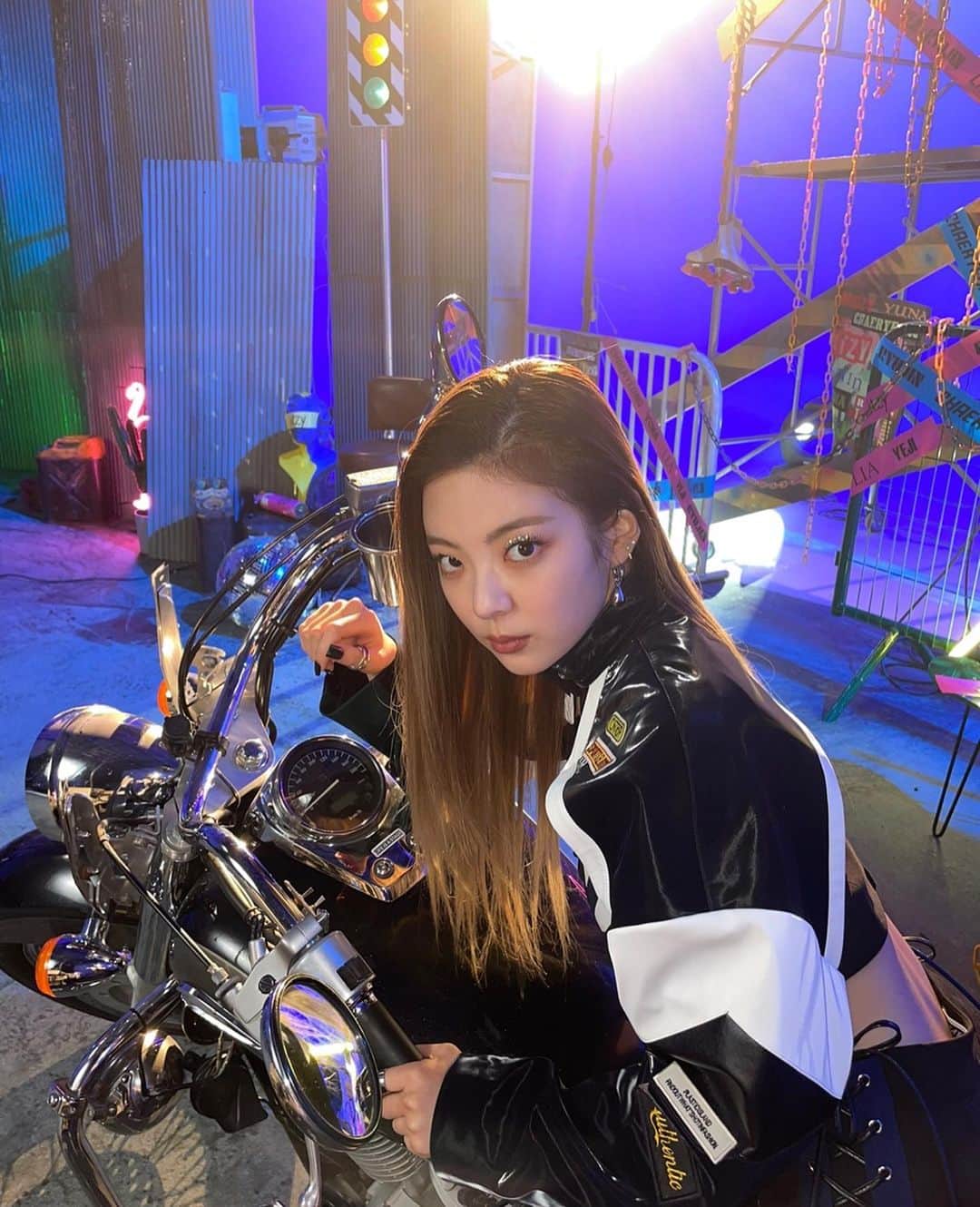 ITZYさんのインスタグラム写真 - (ITZYInstagram)「You can see how much i liked this bike😜」4月6日 17時03分 - itzy.all.in.us