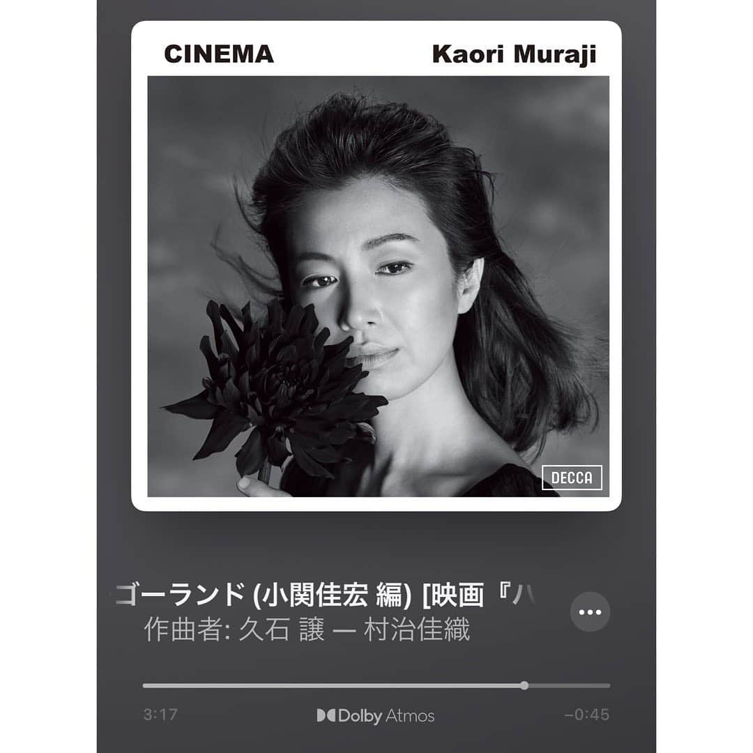 木村心美さんのインスタグラム写真 - (木村心美Instagram)「昨日のリハーサルその①はクラシック ギタリストの村治佳織様とご一緒させて頂きました🙏✨ @kaorimurajiofficial  ・ より一層ギターが好きになった時間でした。🥰 村治さんのアルバムを以前から聴いていたので、終始感動しておりました。アルバム「シネマ」からのお気に入りの曲はやっぱりこの曲、人生のメリーゴーランド。かっこよすぎます。。😭 ・ 母と誕生日が同じことや、操上和美さん（くりじぃ （ @kuri1936.official ））との繋がりがあるなど、色々と接点があり、感激でした🥰✨ 明日に向けて頑張ります🔥✨🤩」4月6日 17時15分 - cocomi_553_official