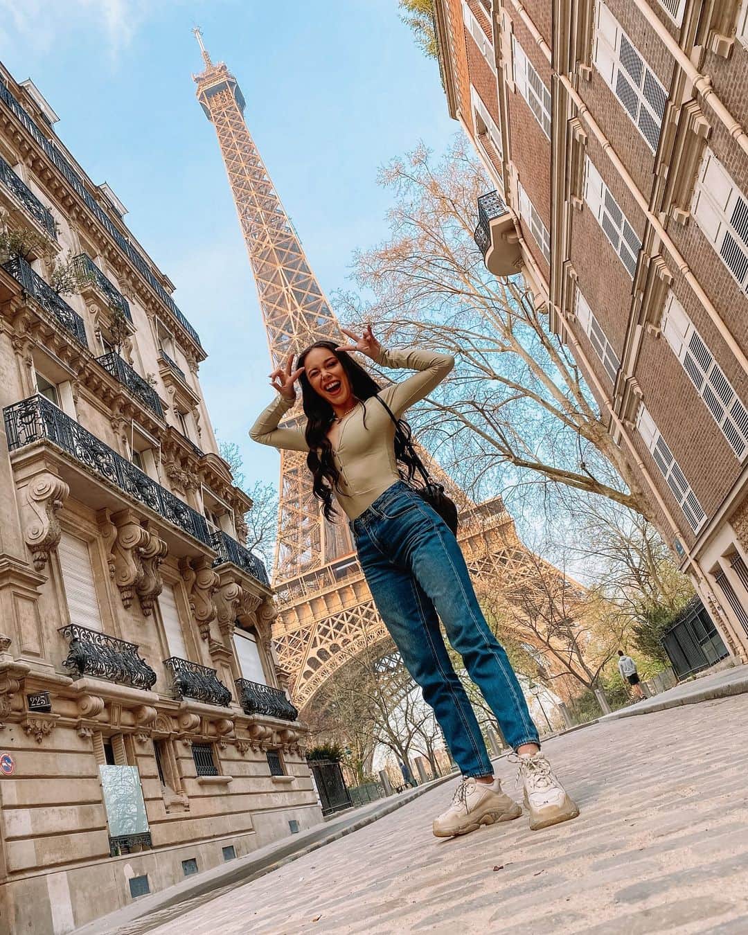 カイラニ・クレインのインスタグラム：「*Insert inspo French caption here*」