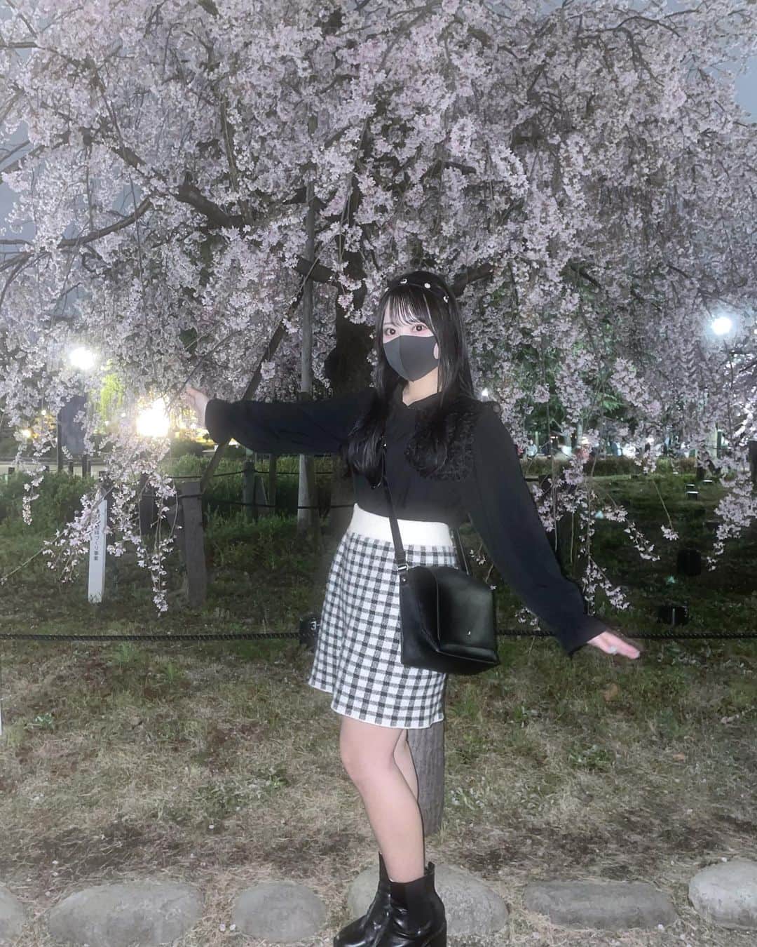 こえだひなさんのインスタグラム写真 - (こえだひなInstagram)「🌸 . . #夜桜 #お花見 #フレンチガーリー」4月6日 18時08分 - atachu_hina